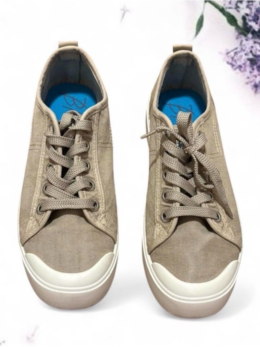Blowfish Malibu Women's
Beige Canvas Lace-Up Low-Top Sneakers Rubber Sole
Size 8